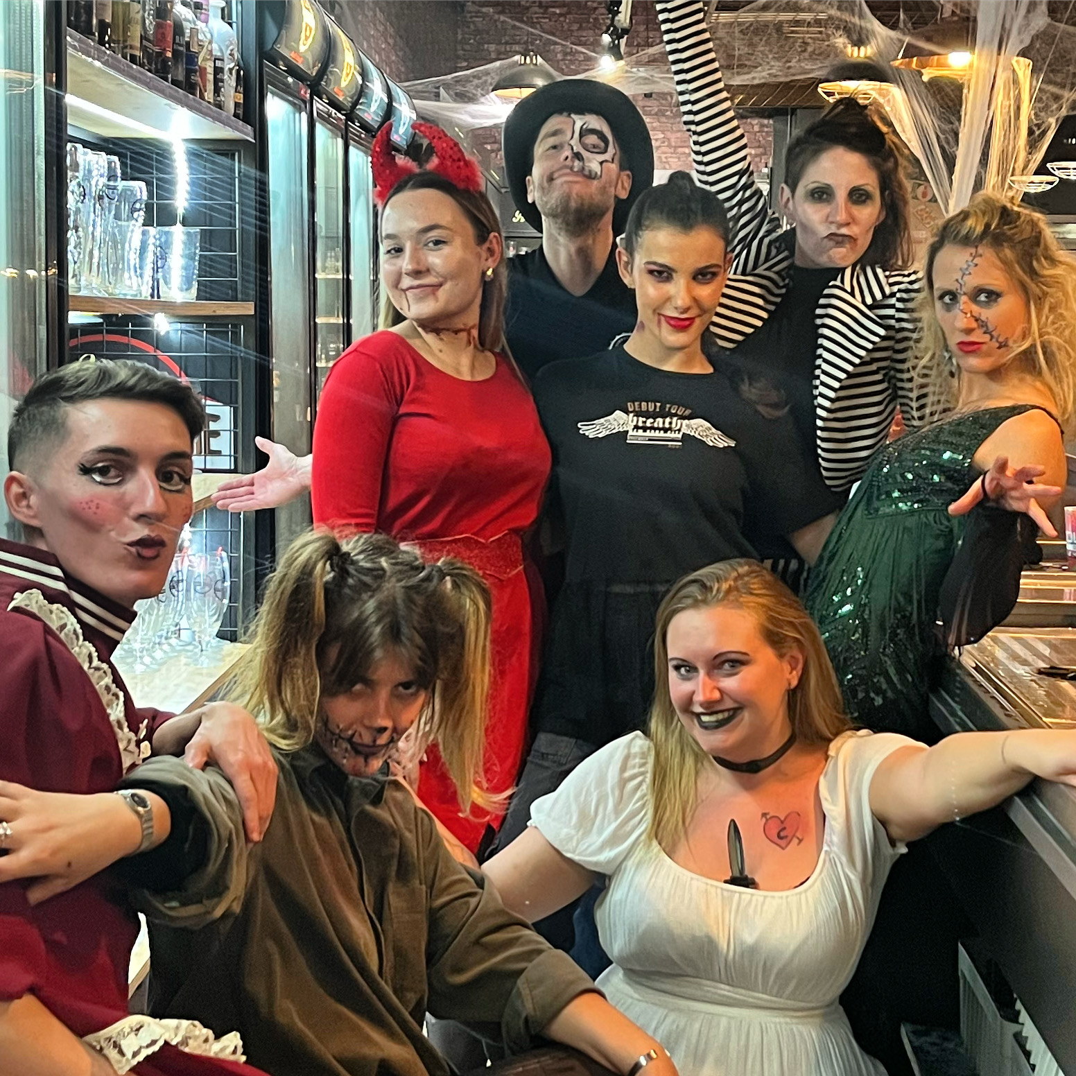 ÉQUIPE DE LA CERVOISERIE DE DIJON POUR LA SOIRÉE D'HALLOWEEN