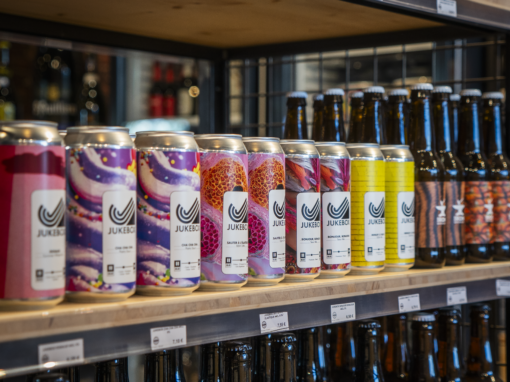 CANETTE DE BIÈRE DANS LA CAVE À BIÈRE LA CERVOISERIE CHÂTELLERAULT