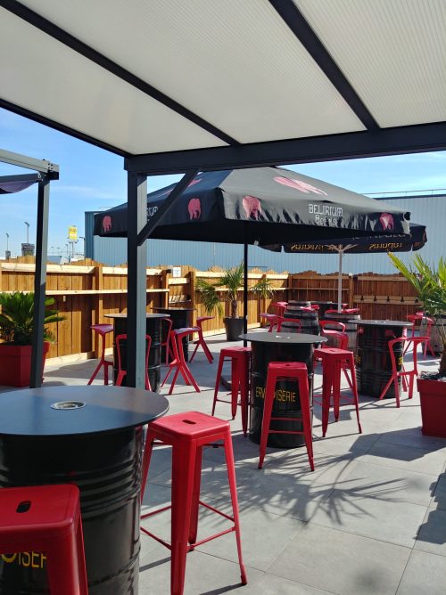 TERRASSE COUVERTE DU BAR À BIÈRE LA CERVOISERIE DIJON
