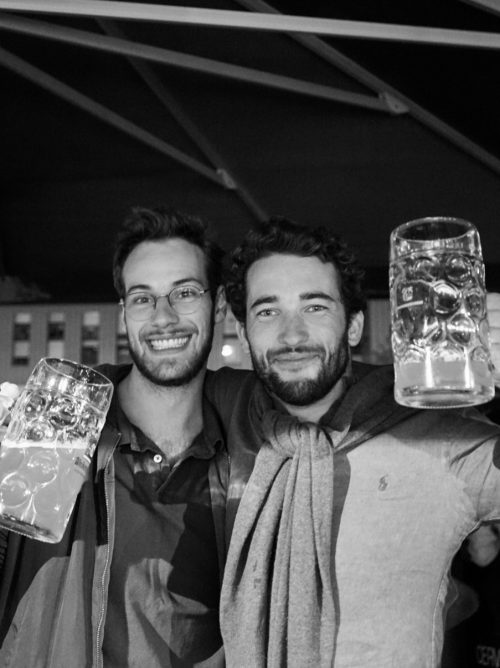 CLIENTS AU BAR À BIÈRE LA CERVOISERIE BORDEAUX