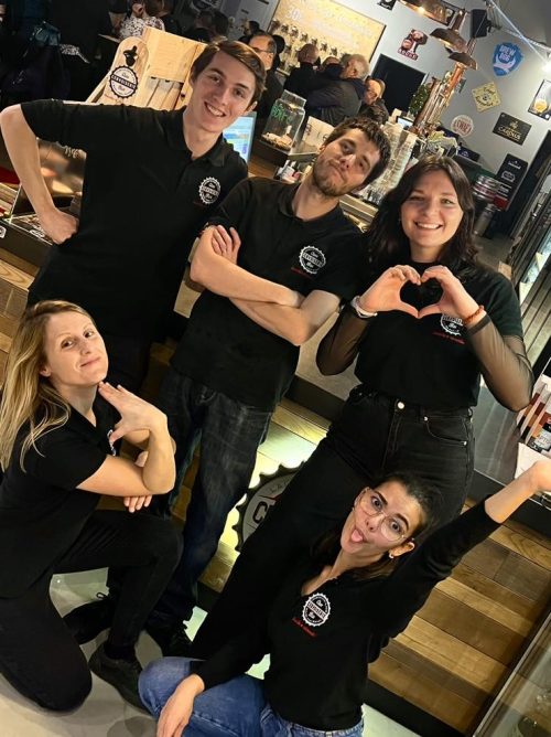 PHOTO D'ÉQUIPE DU BAR À BIÈRE LA CERVOISERIE DJION