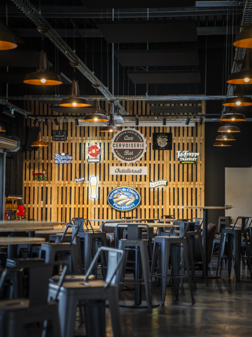 INTÉRIEUR DU BAR À BIÈRE LA CERVOISERIE DE CHÂTELLERAULT