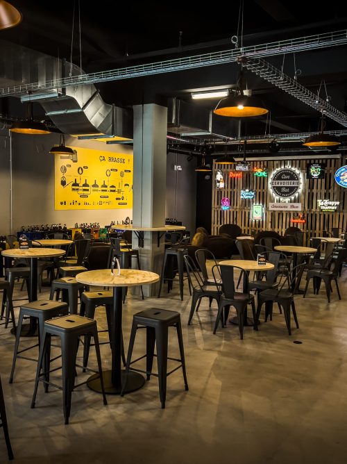 SALLE DU BAR À BIÈRE LA CERVOISERIE