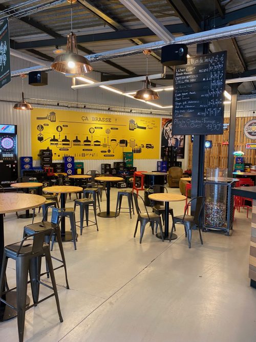 SALLE DU BAR À BIÈRE LA CERVOISERIE