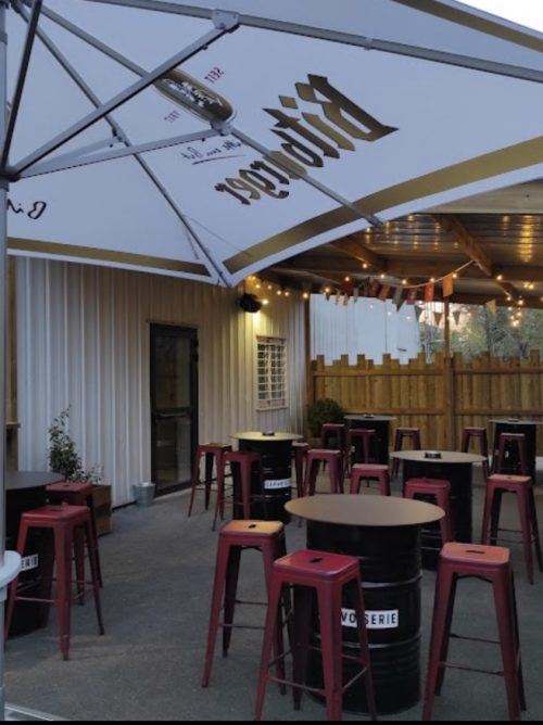 TERRASSE DU BAR À BIÈRE LA CERVOISERIE ORVAULT