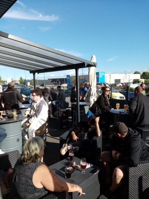 TERRASSE DU BAR À BIÈRE LA CERVOISERIER FERRIÈRES
