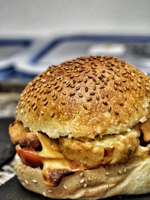 BRUGER DISPONIBLE AU BAR À BIÈRE LA CERVOISERIE