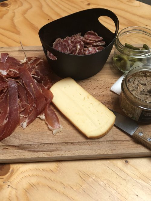 PLANCHE APÉRO BAR À BIÈRE LA CERVOISERIE CHÂTEAU D'OLONNE